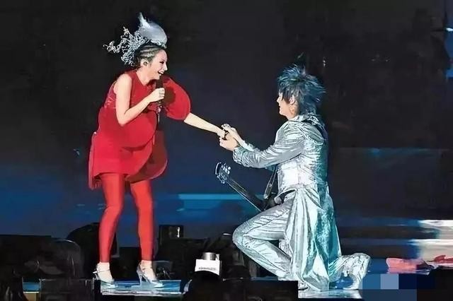 赵薇为什么被踢出娱乐圈（飞儿被甩之后被踢出团）