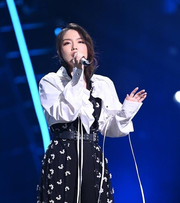 赵薇为什么被踢出娱乐圈（飞儿被甩之后被踢出团）