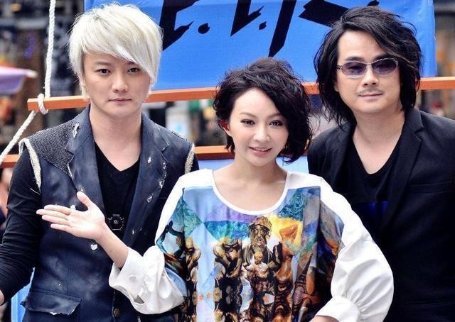 赵薇为什么被踢出娱乐圈（飞儿被甩之后被踢出团）