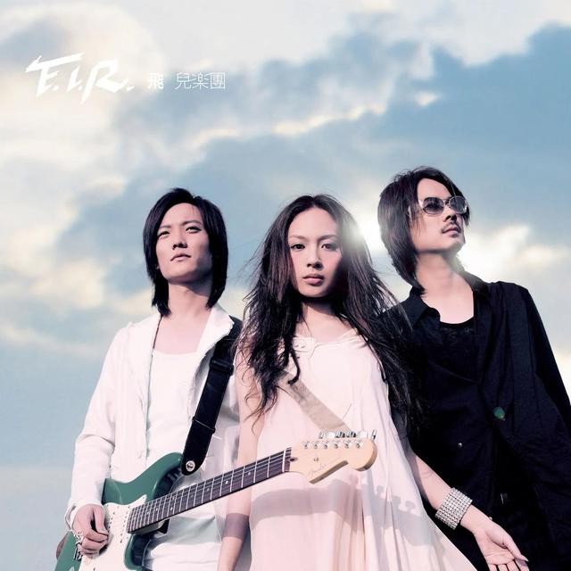 赵薇为什么被踢出娱乐圈（飞儿被甩之后被踢出团）