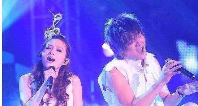 赵薇为什么被踢出娱乐圈（飞儿被甩之后被踢出团）