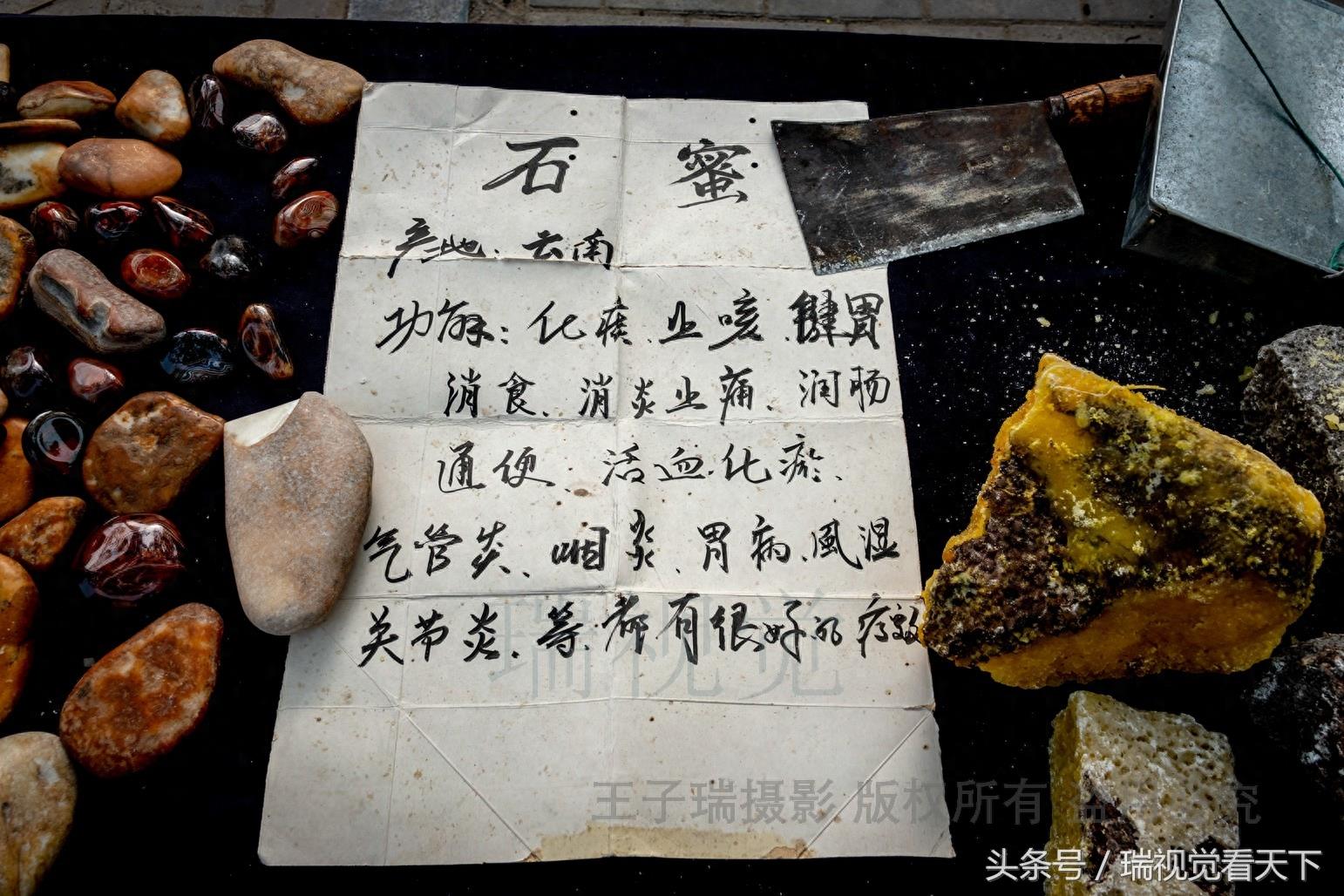 旅游景区摊点“石蜜”，99%都是假的，白糖蔗糖淀粉白矾色素香精