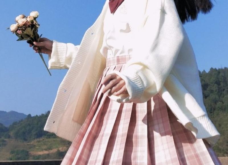 买石榴时，挑大的还是挑红的？都不对，牢记4点，皮薄香甜多汁