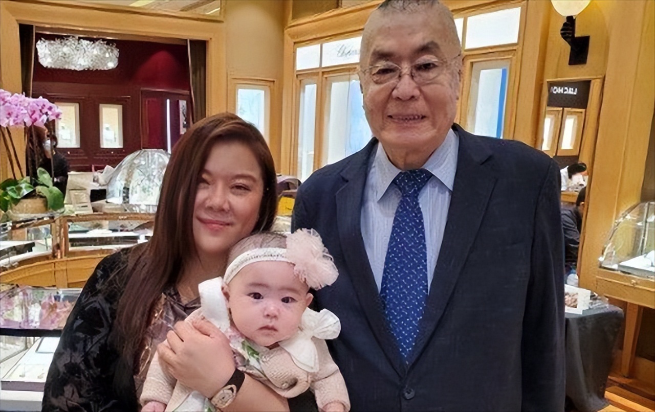 琵琶公主孙颖：41岁为爱嫁78岁三婚刘诗昆，三年后诞下一女