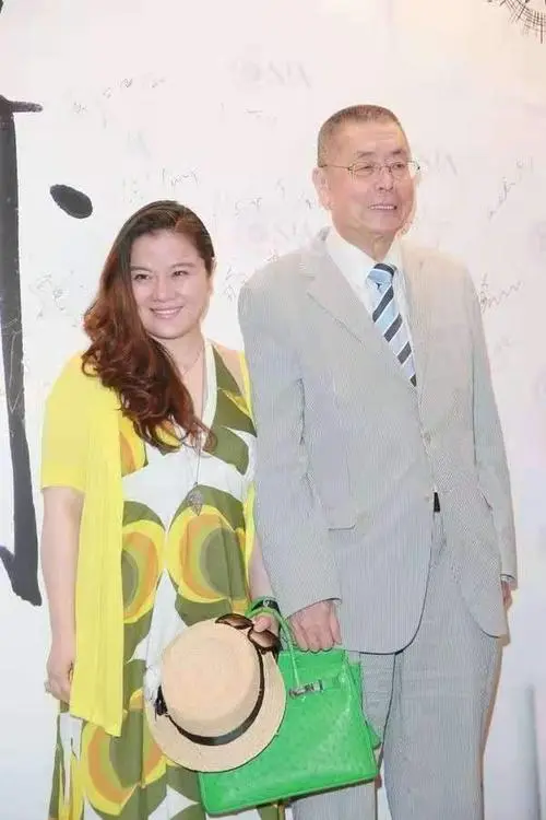 琵琶公主孙颖：41岁为爱嫁78岁三婚刘诗昆，三年后诞下一女