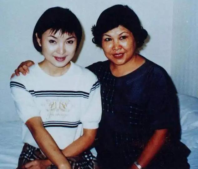 常回家看看陈红年轻时的盛世容颜（掏空丈夫12亿财产）(5)