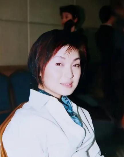 常回家看看陈红年轻时的盛世容颜（掏空丈夫12亿财产）(9)