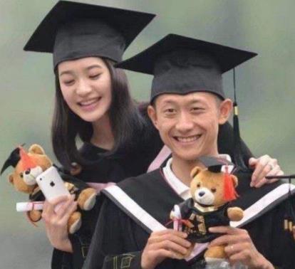 张一山低调宣布恋情，不是杨紫而是她，他俩还有这层关系！