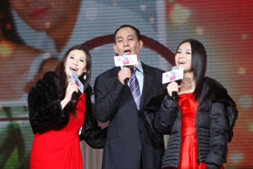 57岁张光北的52岁妻子陈炜近照