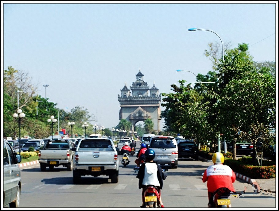 实拍老挝首都万象：看起来不如我们的县城，超市大多是中国商品