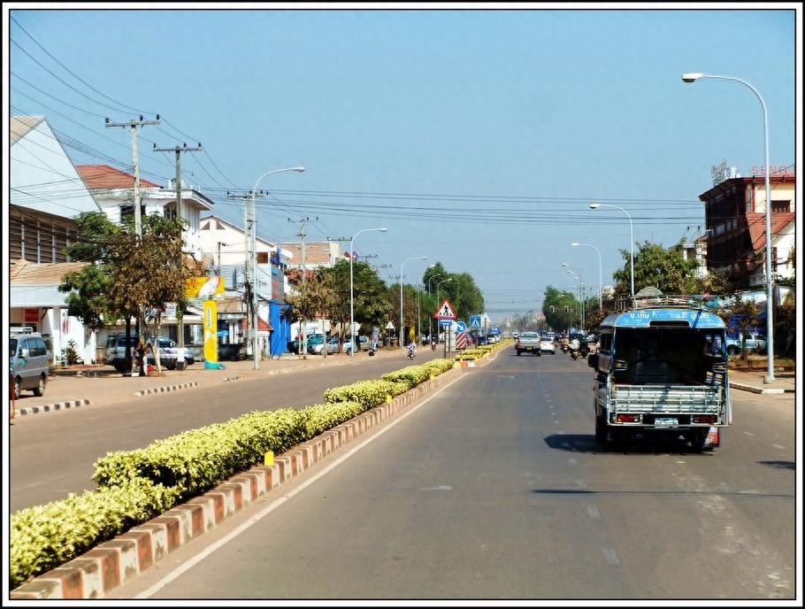 实拍老挝首都万象：看起来不如我们的县城，超市大多是中国商品