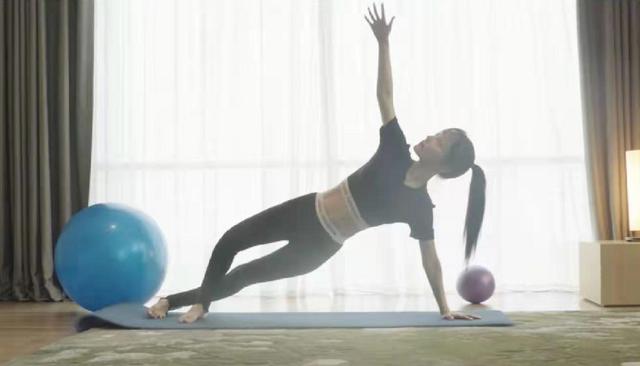 李小璐复出的原因(复出不得力的李小璐创个人品牌)(10)