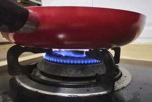 没有平底锅怎么做千层蛋糕的皮,榴莲千层用什么锅最好图4